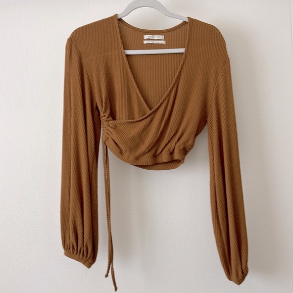 Urban Outfitters Mustard Top - Picture 1 of 2